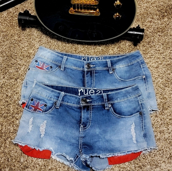 Rue 21 Shorts Exposed Red Pockets.. 7/8 and 9/10 avail. - Picture 4 of 8